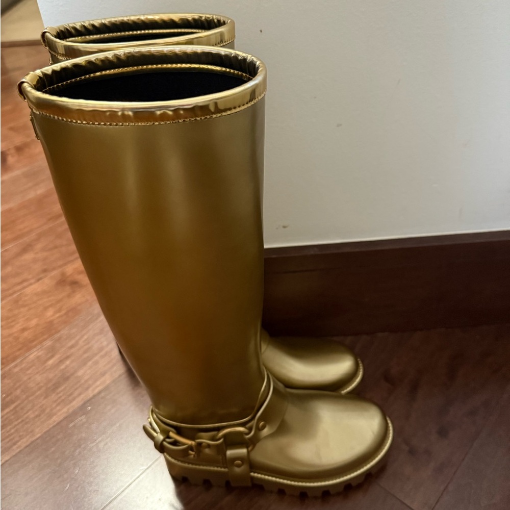 Boots - Picture 3 of 4